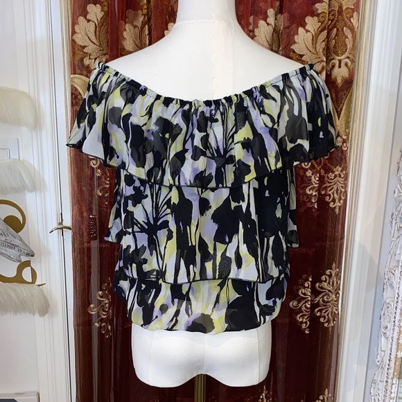 Floral Ruffle Off Shoulder Top - Picture 9 of 17